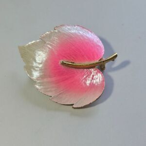 Lind-gal Gold Tone Pink White Enamel Textured Flower Leaf Brooch Vintage 1960's